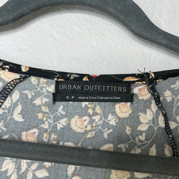 Urban Outfitters short sleeve fall floral dress size S - Picture 3 of 6